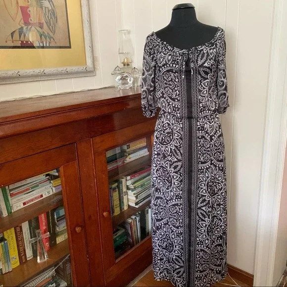 White House Black Market | Dresses | White House Black Market Black And  White Printed Maxi Dress6 | Poshmark